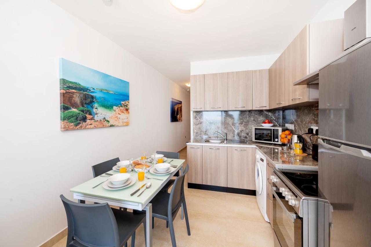 Islet Promenade Seafront 1 Bedroom Apartment With Sea View Balcony By Getawaysmalta St. Paul's Bay Ngoại thất bức ảnh